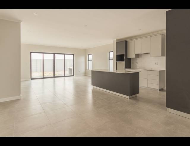 4 BEDROOM FREESTANDING FOR SALE IN SANDOWN